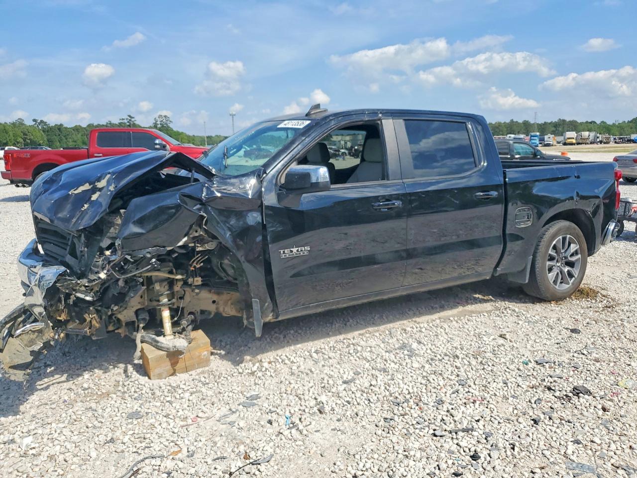 Salvage Chevrolet Silverado Image