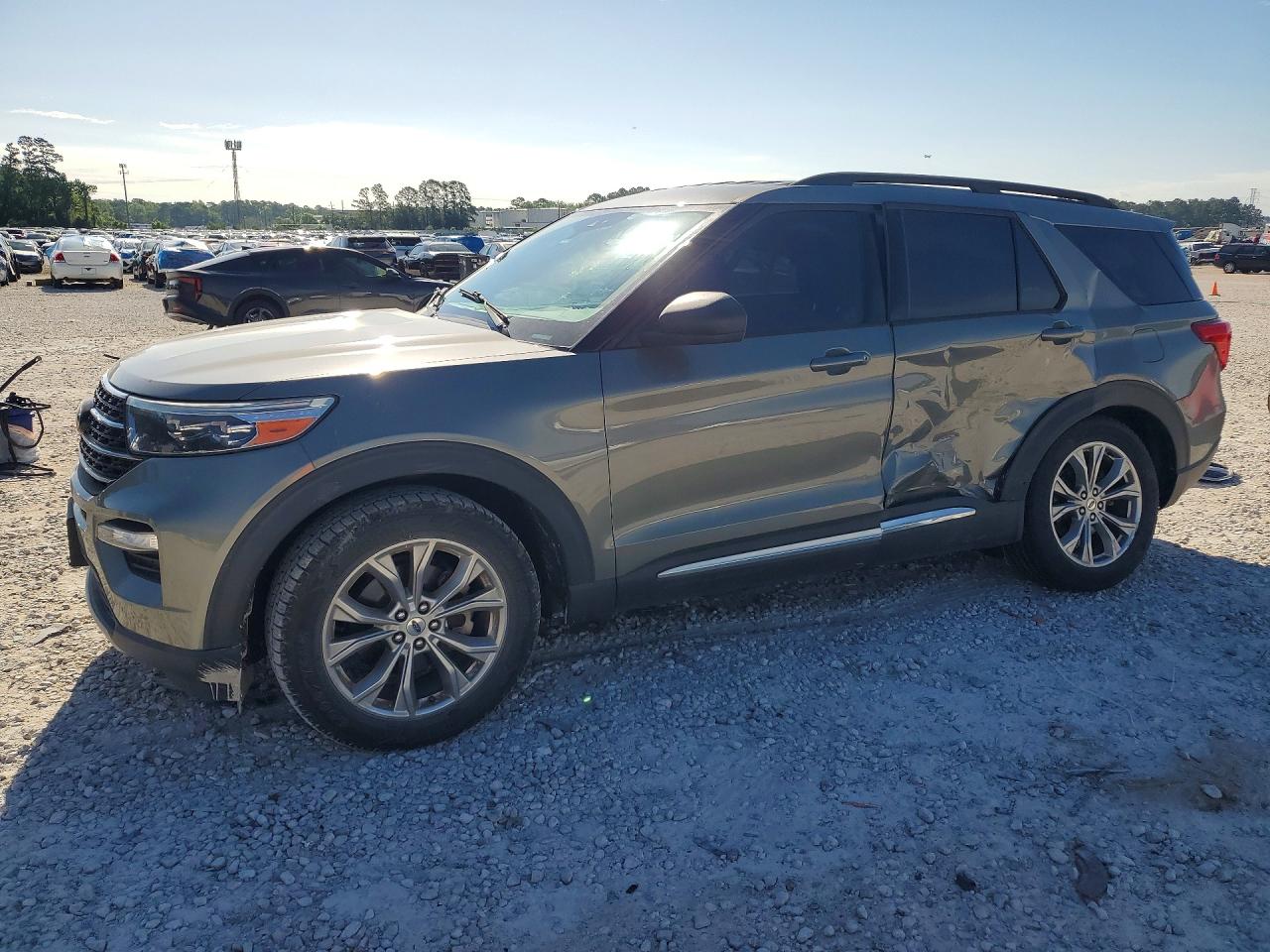 Salvage Ford Explorer Image