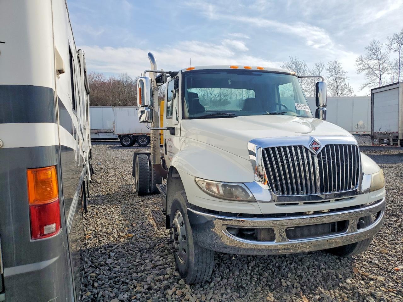 Salvage International 4400 Image