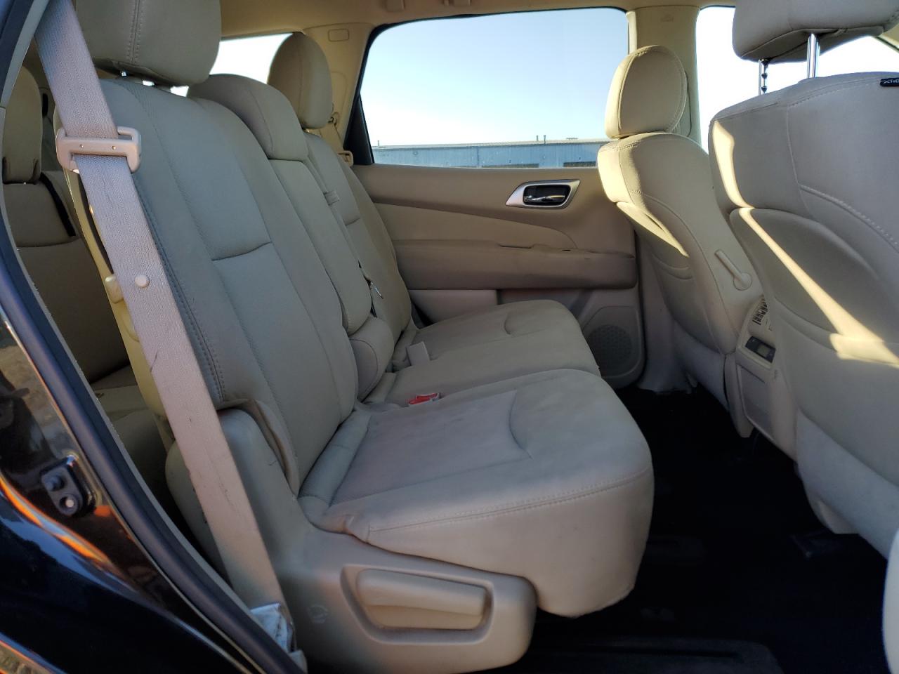 Nissan Pathfinder S