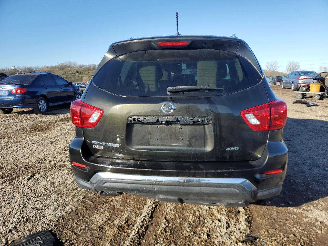Nissan Pathfinder S