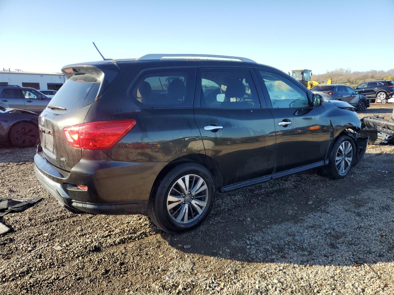 Nissan Pathfinder S