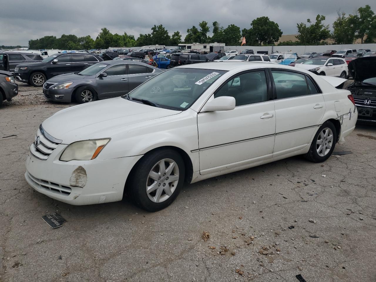 Salvage Toyota Avalon Image