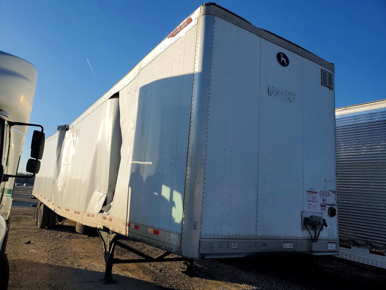 Salvage Great Dane Trailers Image