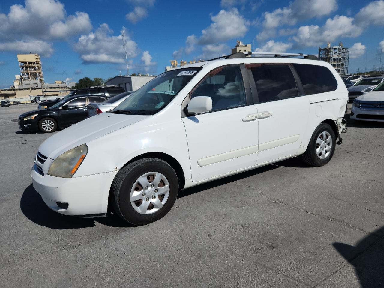 Salvage Kia Sedona Image