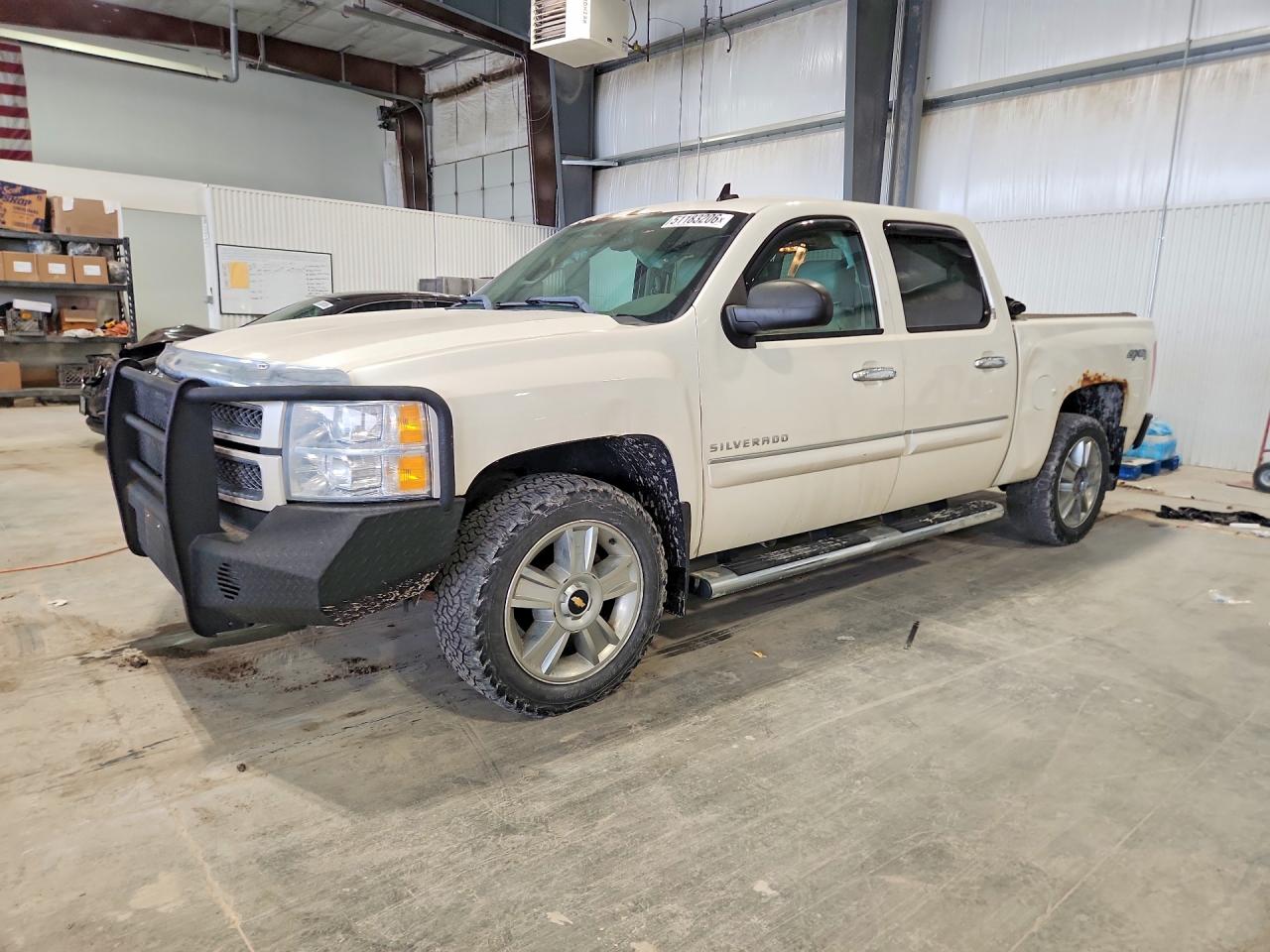 Salvage Chevrolet Silverado Image