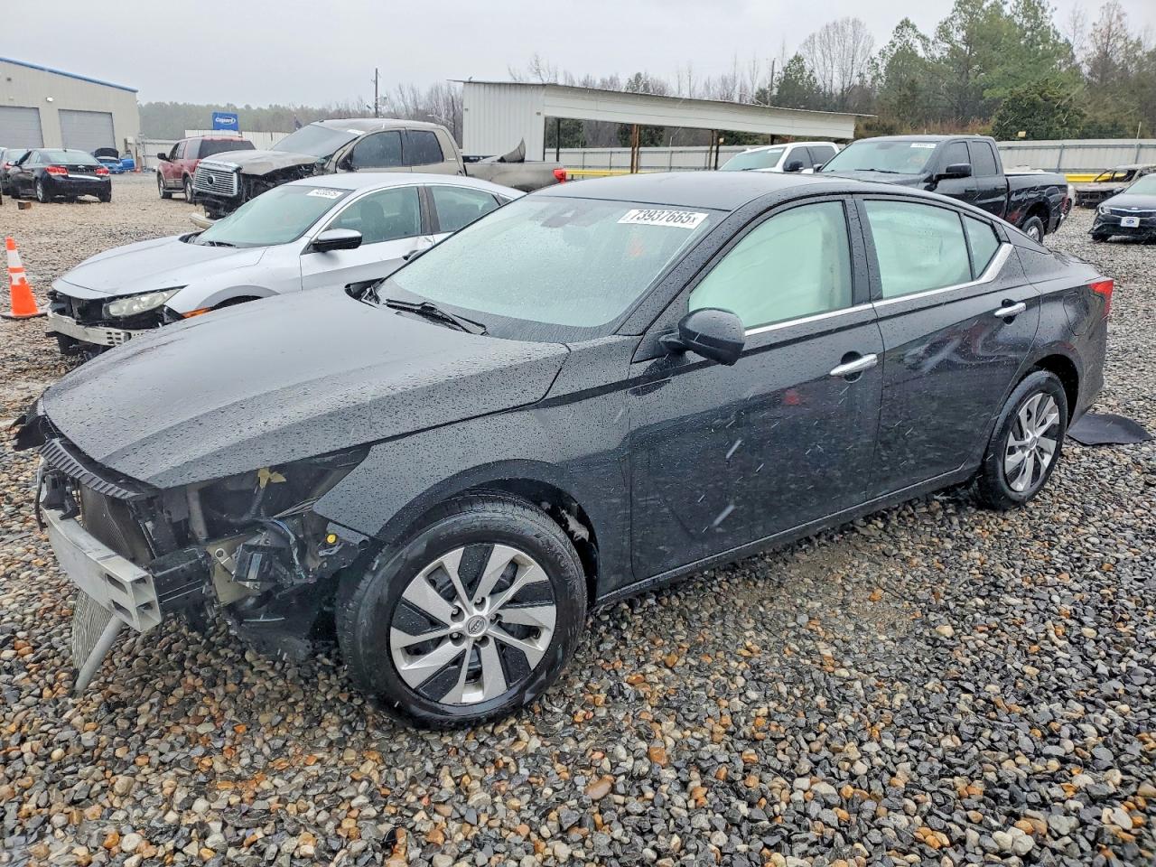 Salvage Nissan Altima Image