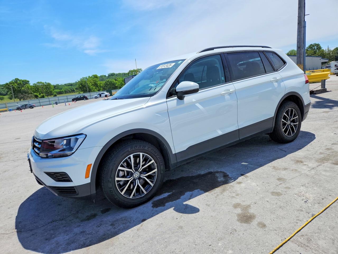 Salvage Volkswagen Tiguan Image