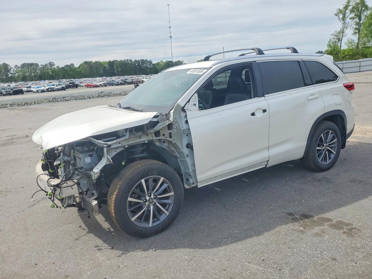 Salvage Toyota Highlander Image