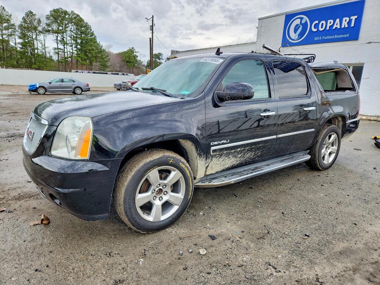 Salvage GMC Yukon Image