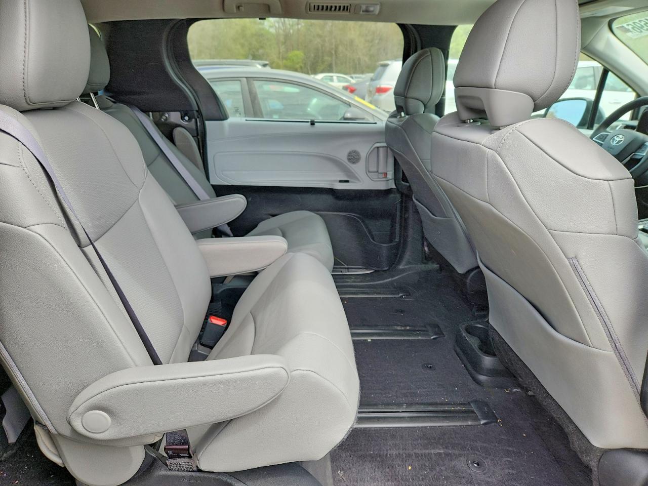 Toyota Sienna Xle 7-passenger