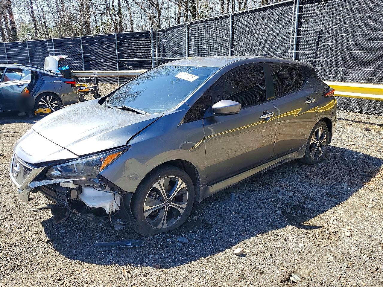 Salvage Nissan LEAF Image