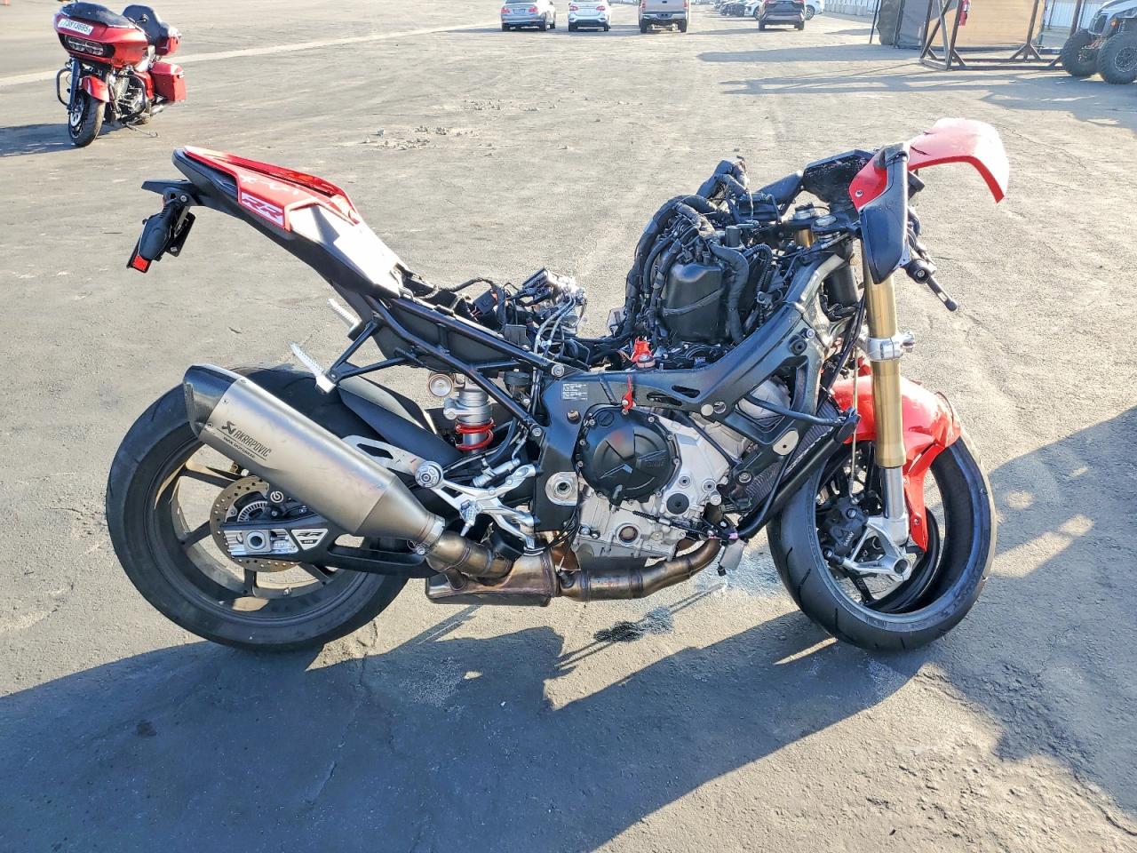 Salvage BMW S Image