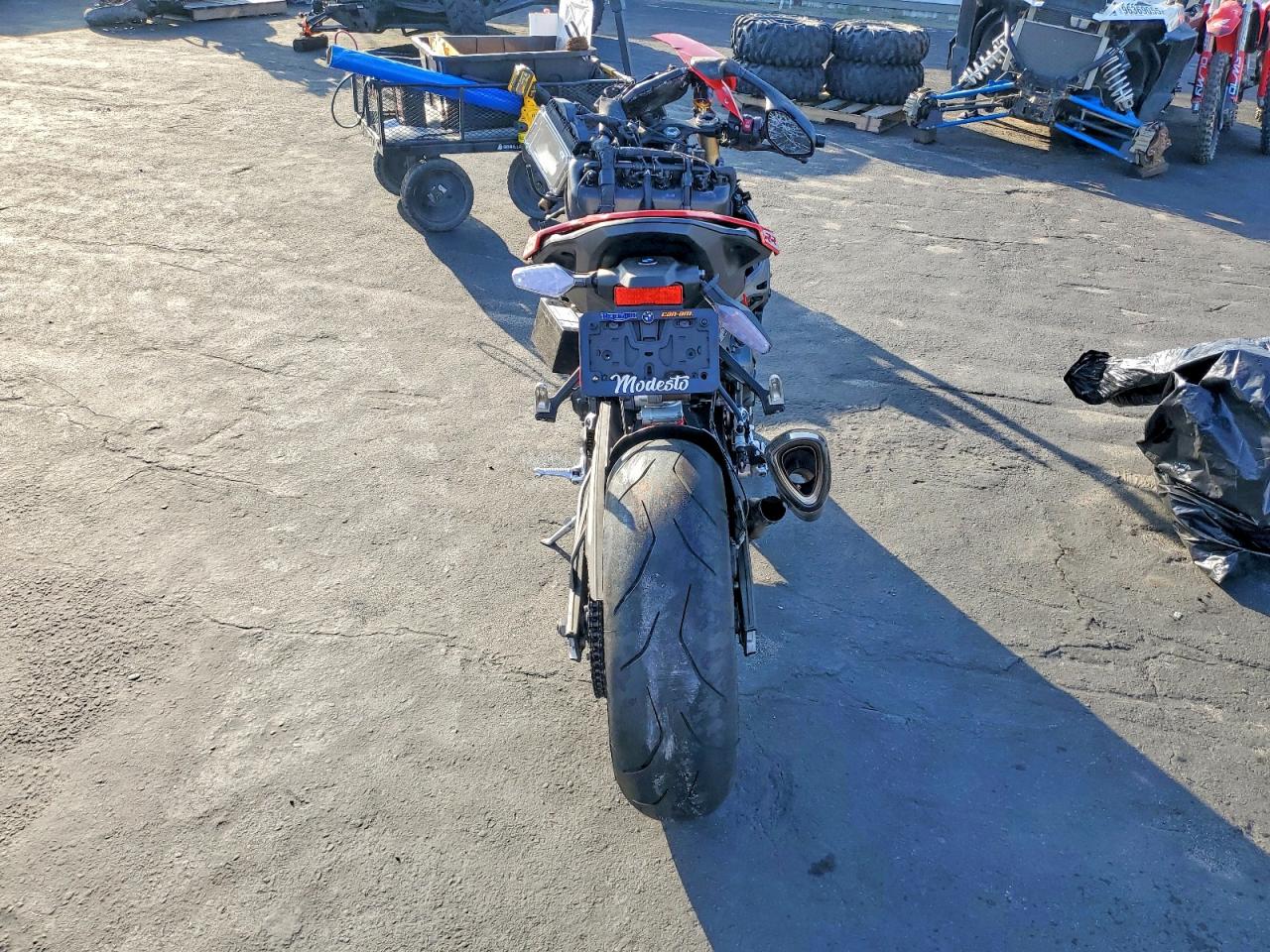 BMW S