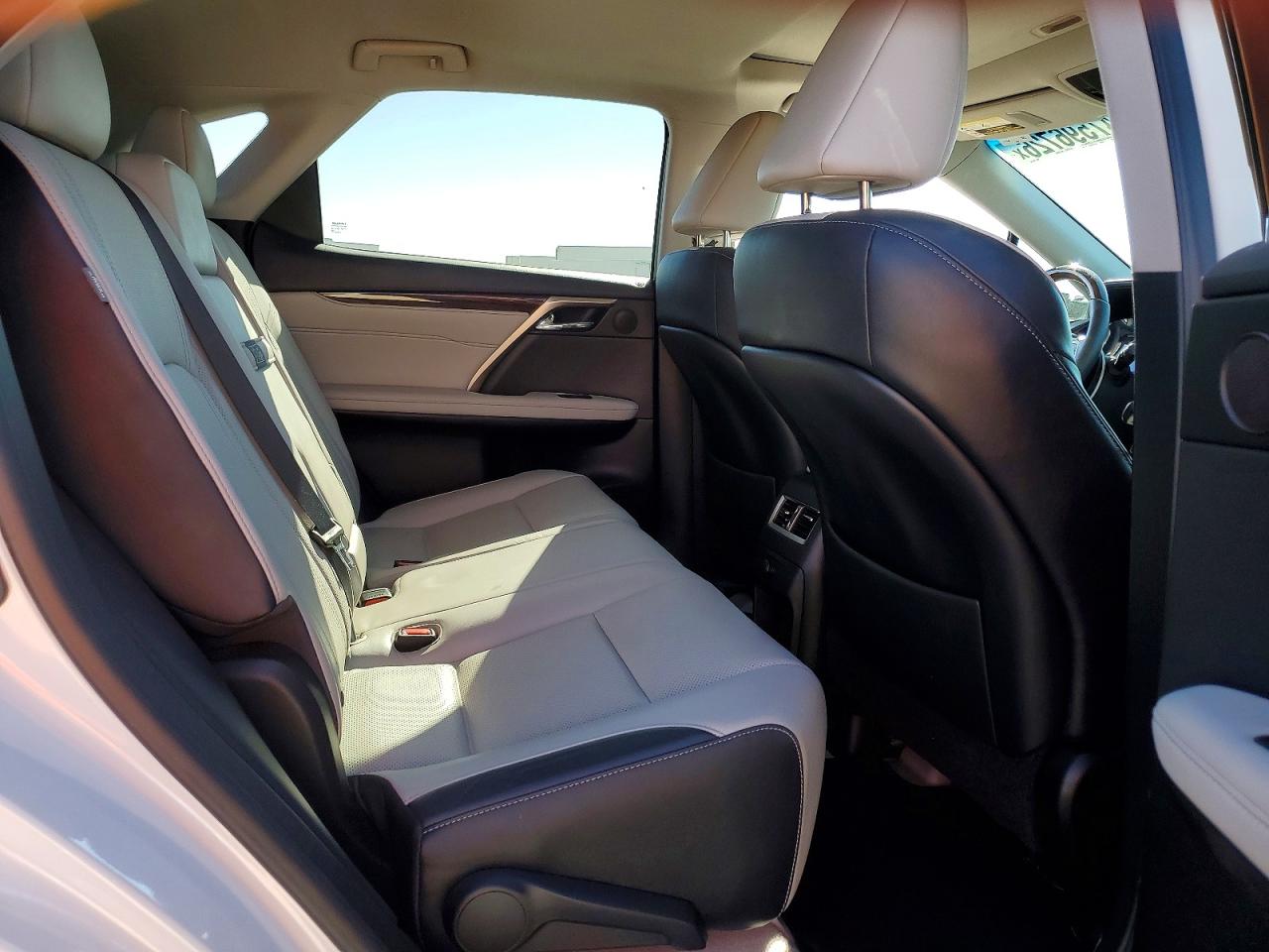 Lexus RX Base