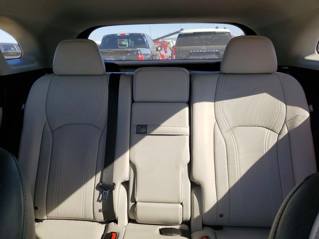 Lexus RX Base
