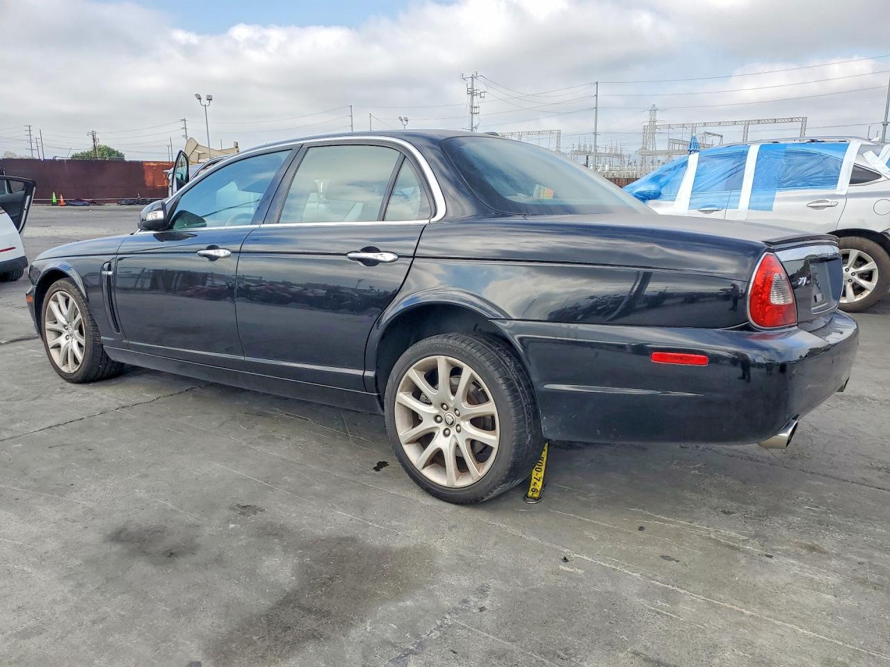 Jaguar Xj8