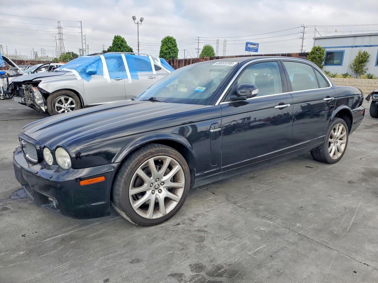 Salvage Jaguar Xj8 Image