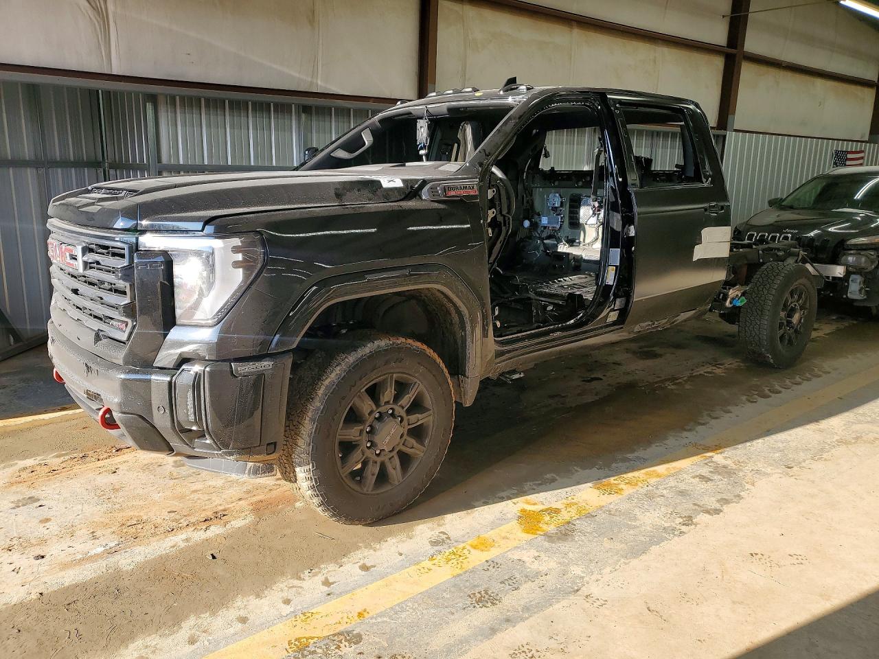 Salvage GMC Sierra Image