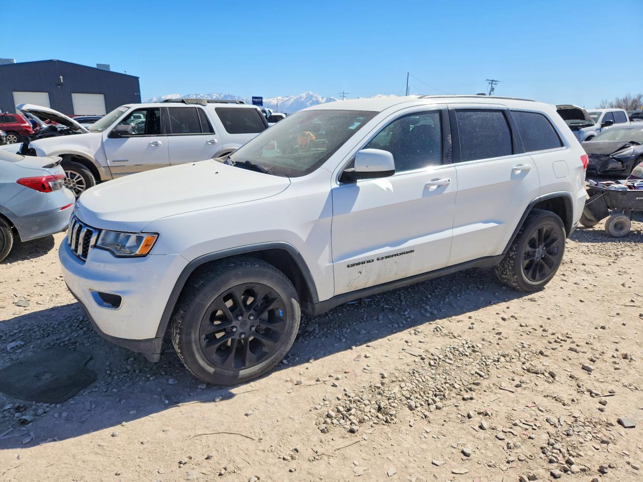 Salvage Jeep Cherokee Image