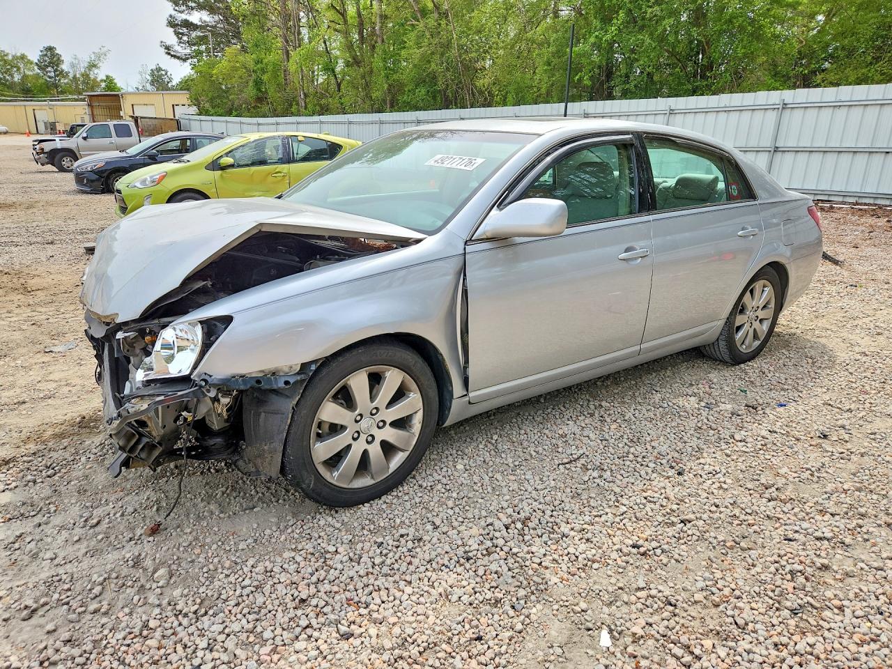 Salvage Toyota Avalon Image