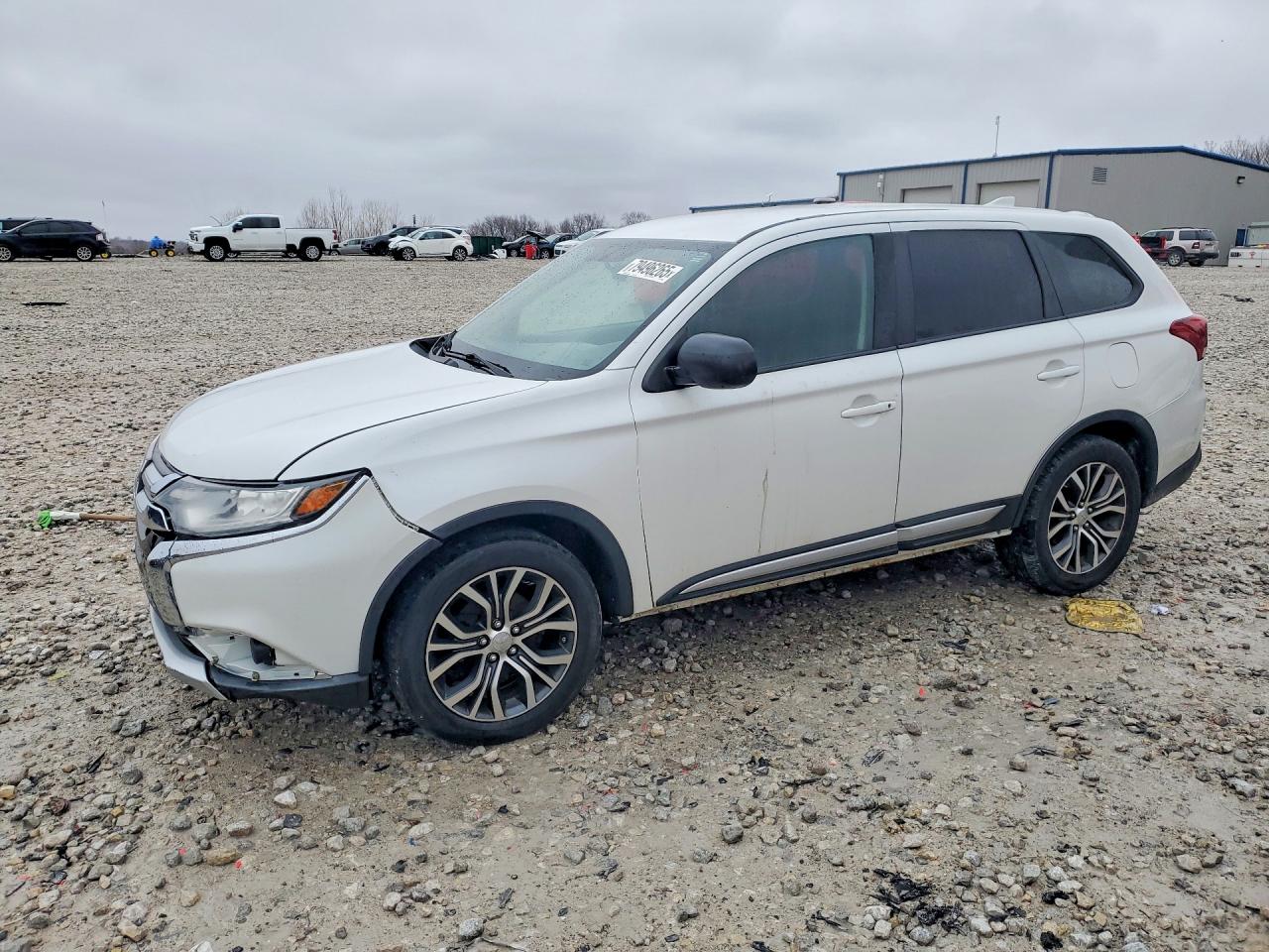Salvage Mitsubishi Outlander Image