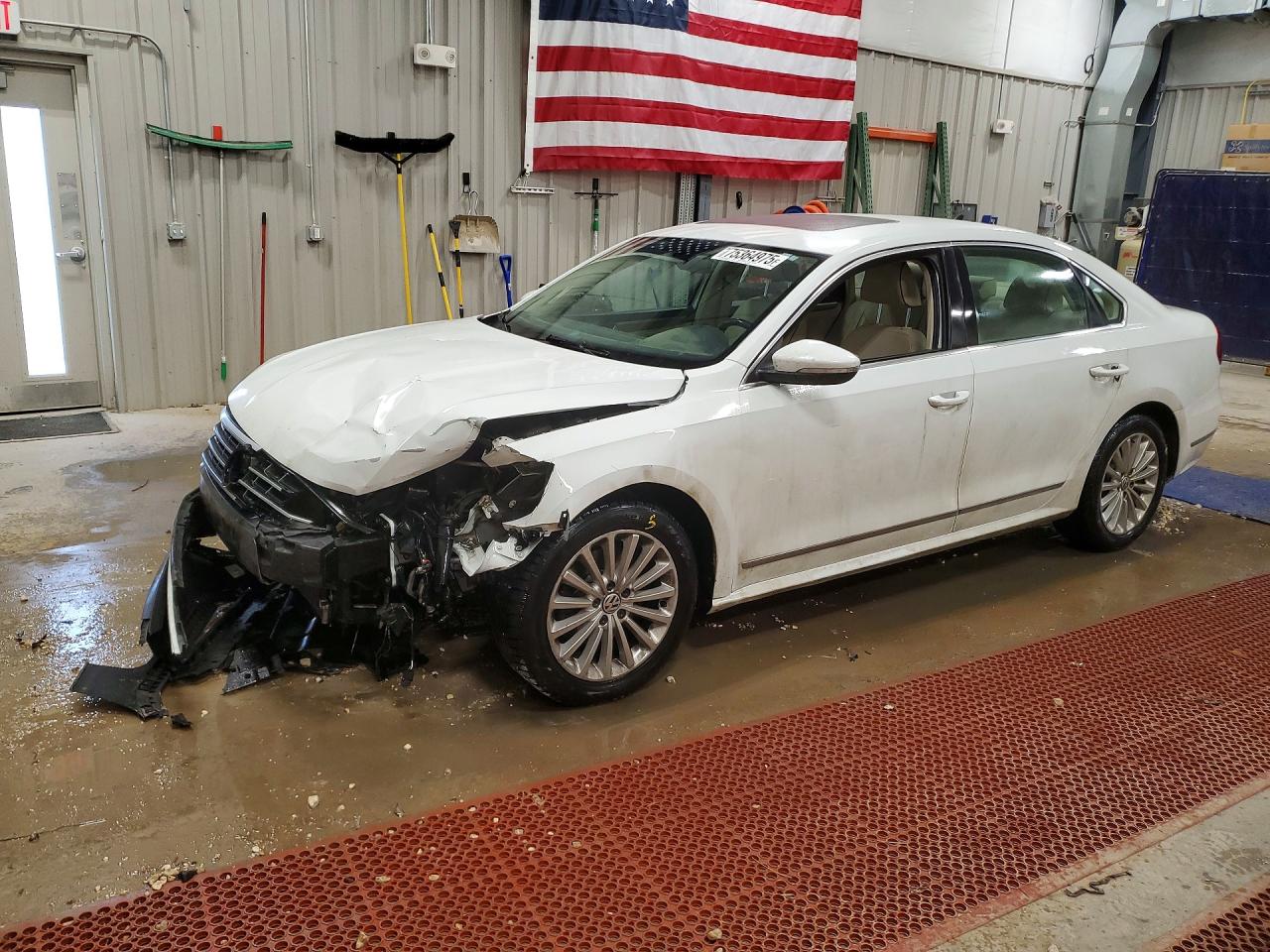 Salvage Volkswagen Passat Image