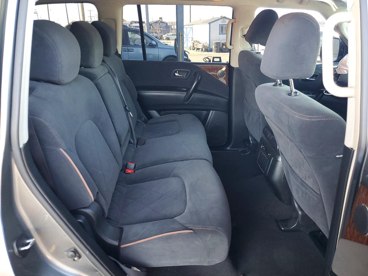 Nissan Armada Sv