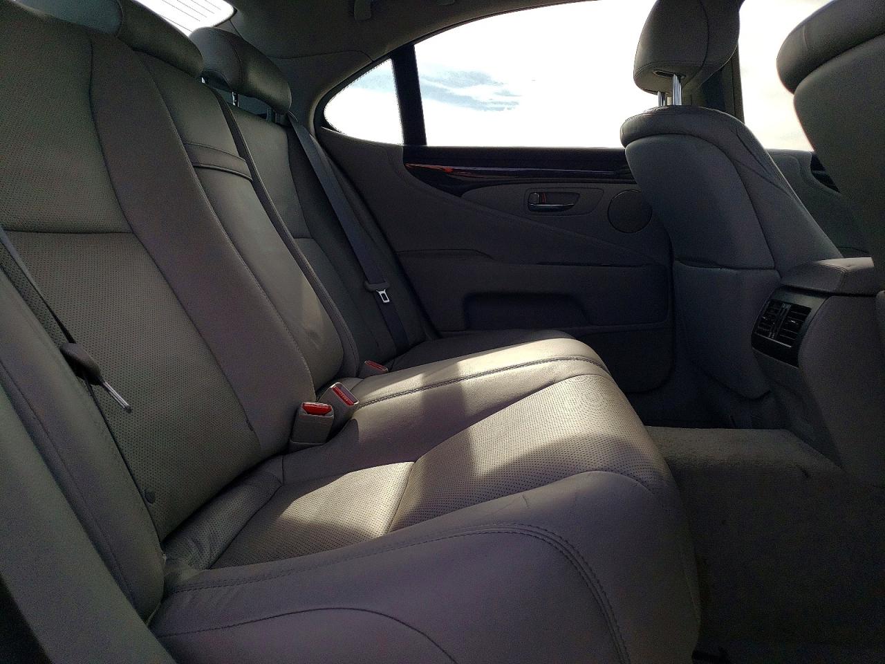 Lexus LS 460