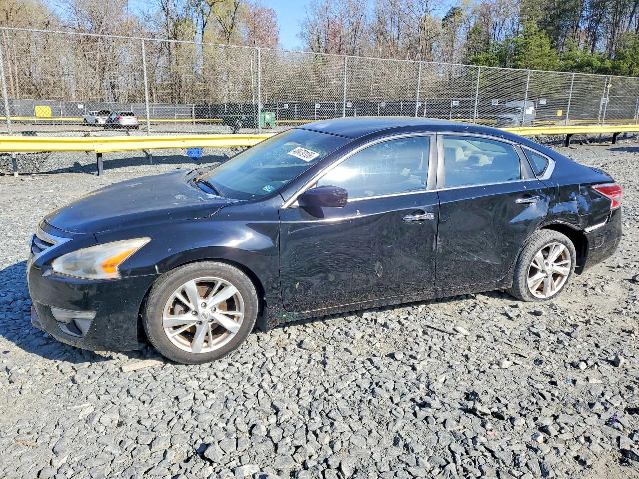 Salvage Nissan Altima Image