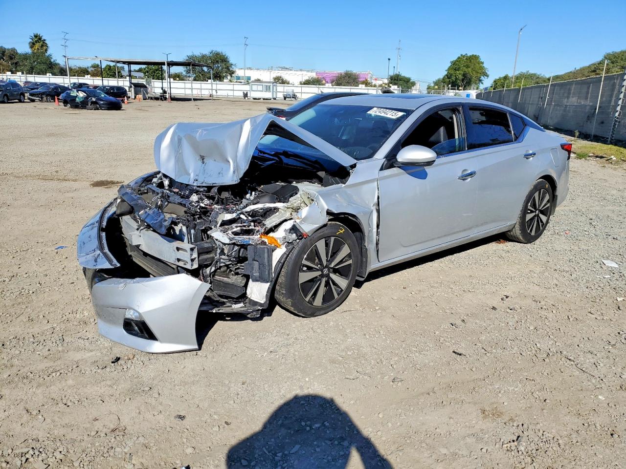 Salvage Nissan Altima Image