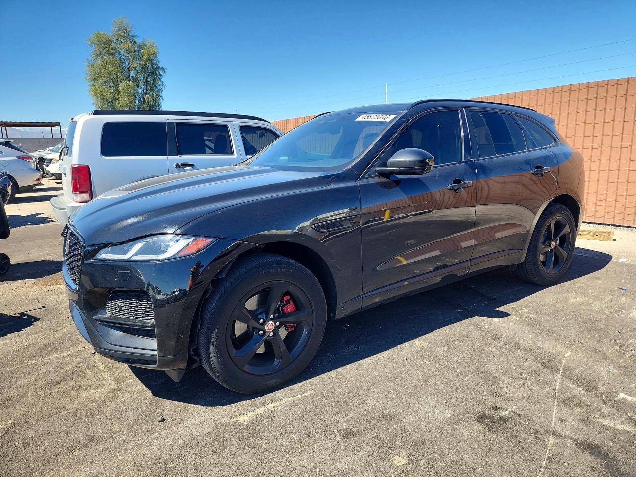 Salvage Jaguar F-PACE Image