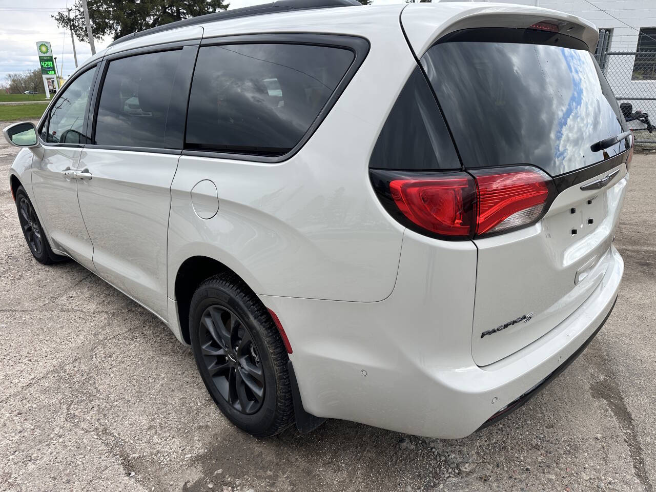 Chrysler Pacifica Launch Edition Awd 4dr Mini Van