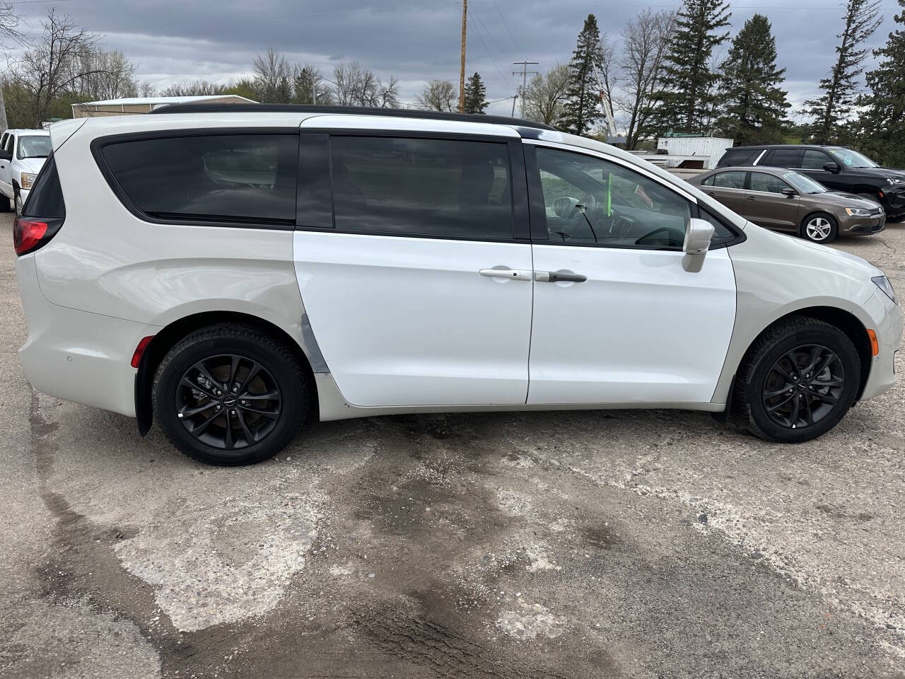 Chrysler Pacifica Launch Edition Awd 4dr Mini Van