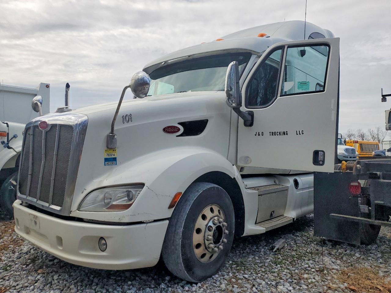 Peterbilt 587