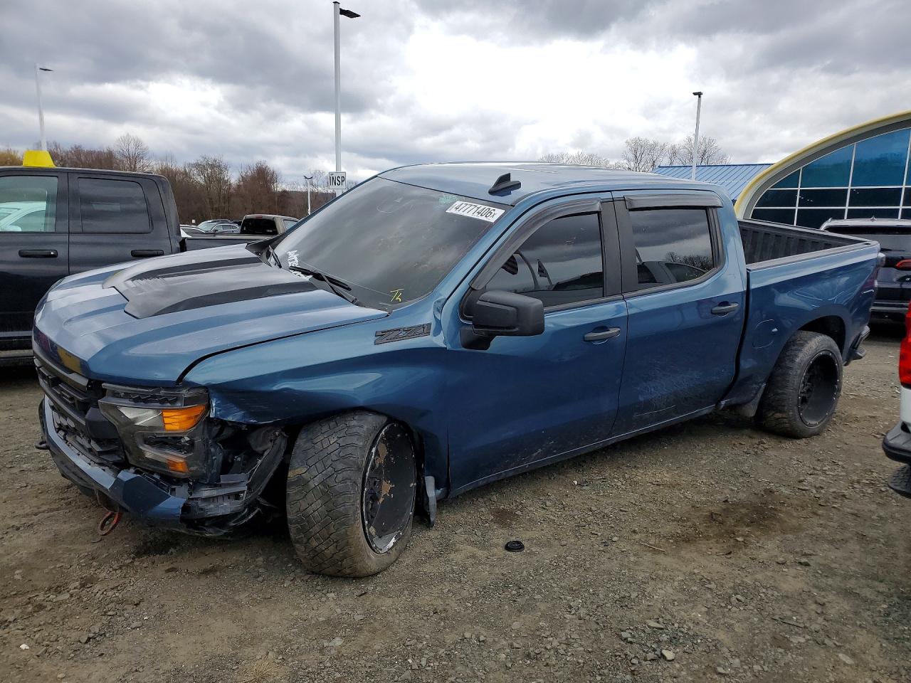 Salvage Chevrolet Silverado Image