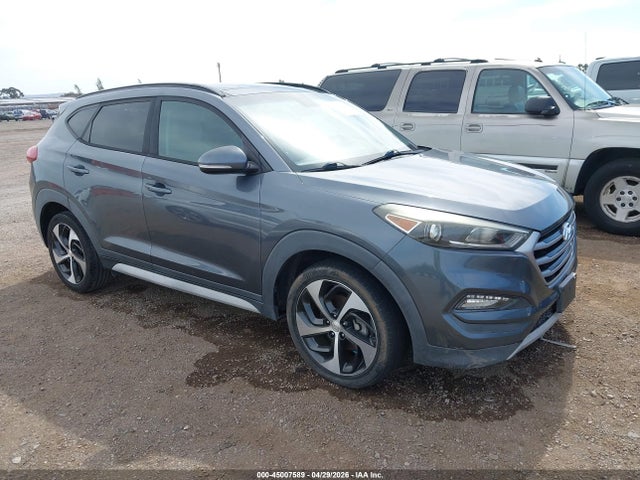 Salvage Hyundai TUCSON Image