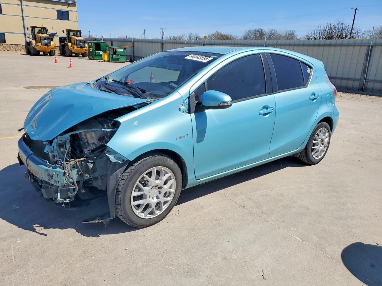 Salvage Toyota Prius c Image