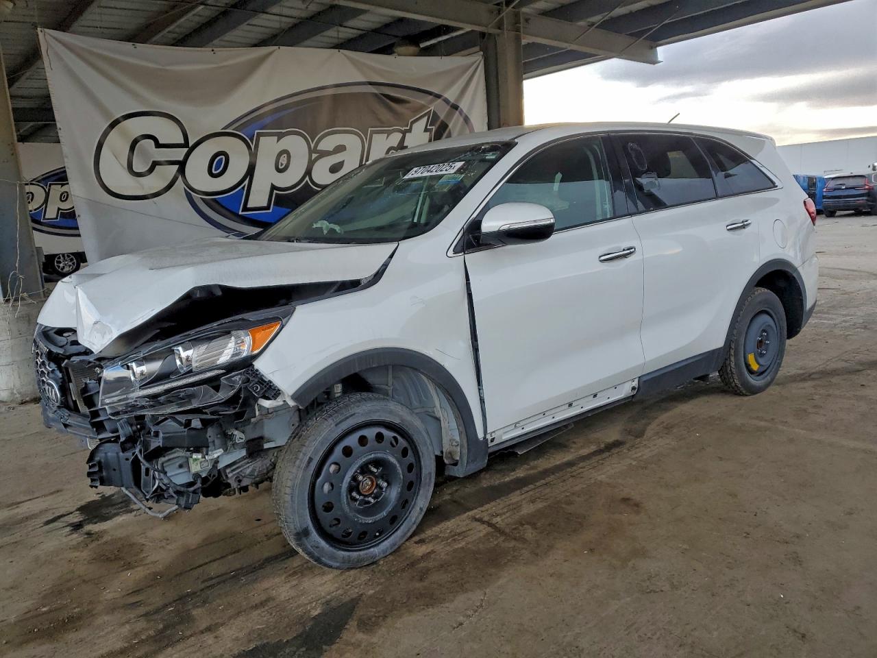 Salvage Kia Sorento Image