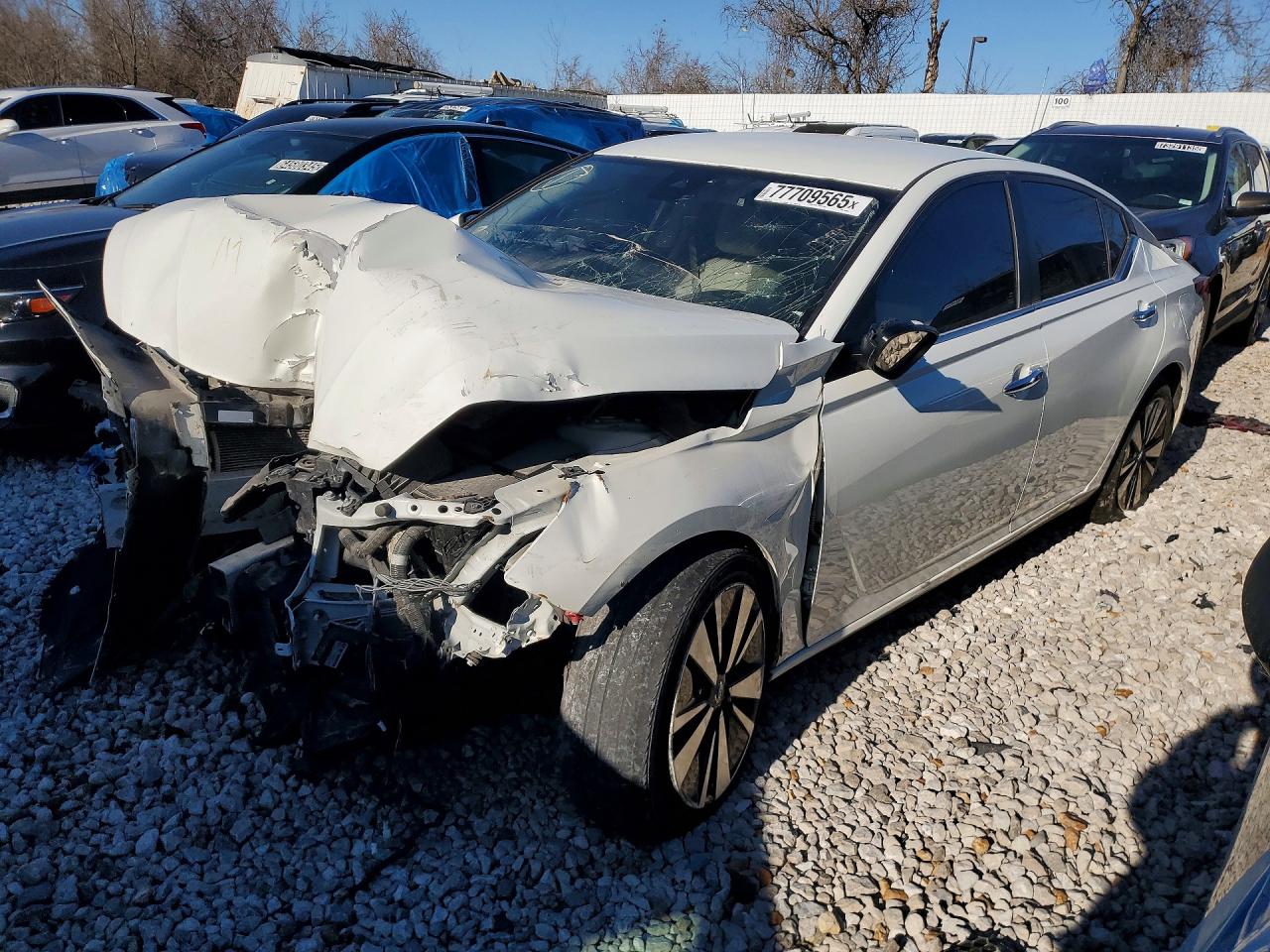 Salvage Nissan Altima Image