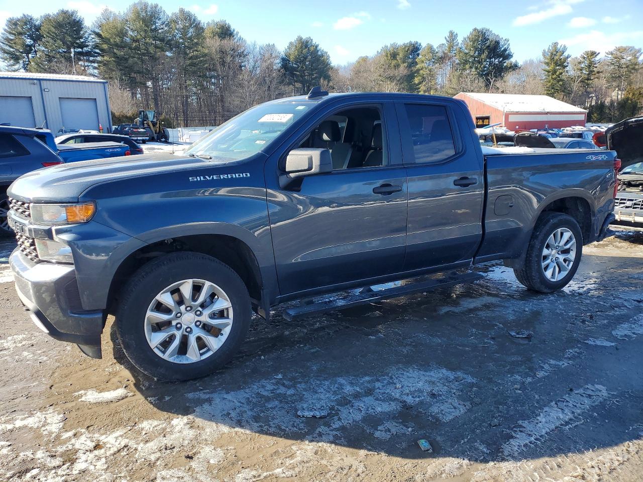 Salvage Chevrolet Silverado Image