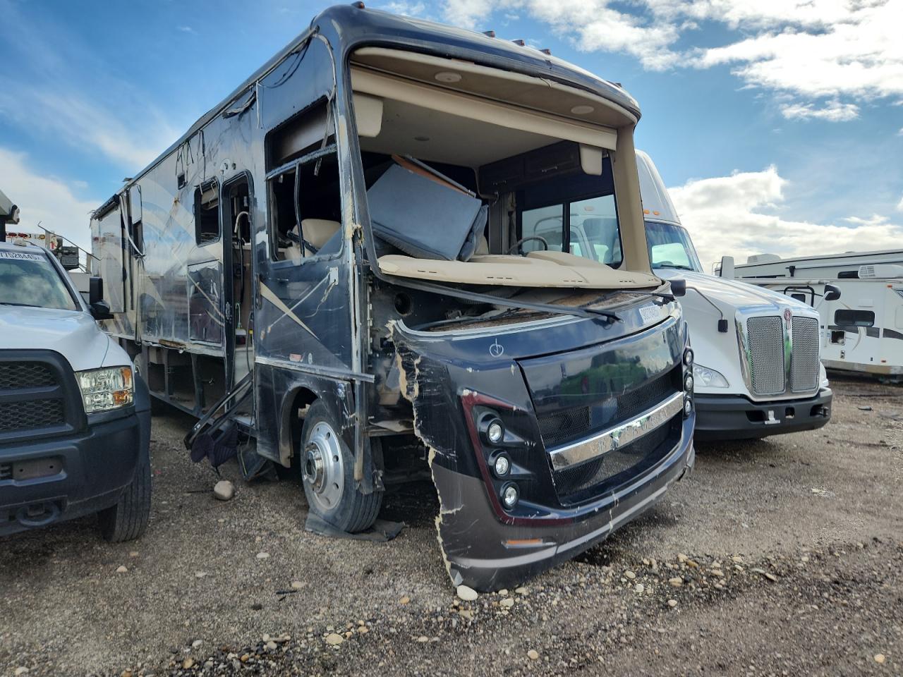 Salvage Ford F-530 Image