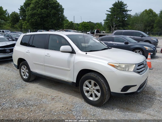 Salvage Toyota Highlander Image