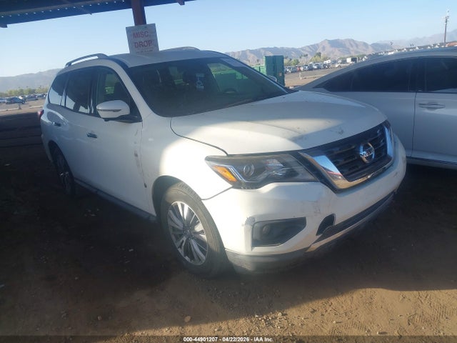 Salvage Nissan Pathfinder Image