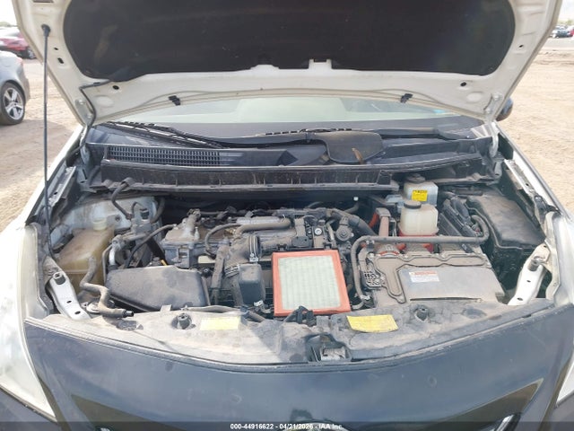 Toyota Prius v Two
