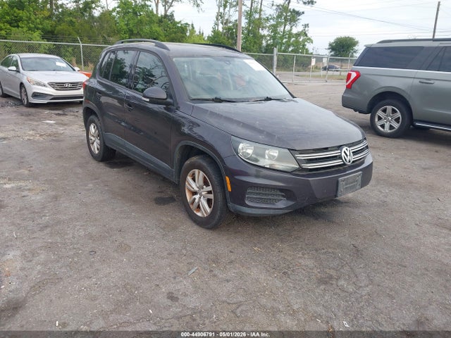 Salvage Volkswagen Tiguan Image