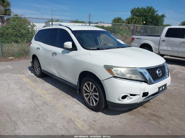 Salvage Nissan Pathfinder Image