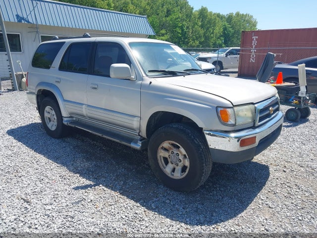 Salvage Toyota 4Runner Image