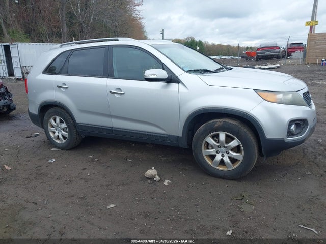 Salvage Kia Sorento Image