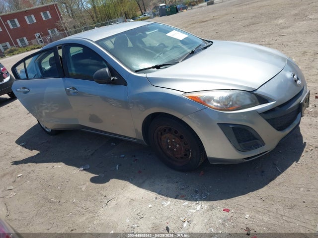 Salvage Mazda Mazda3 Image